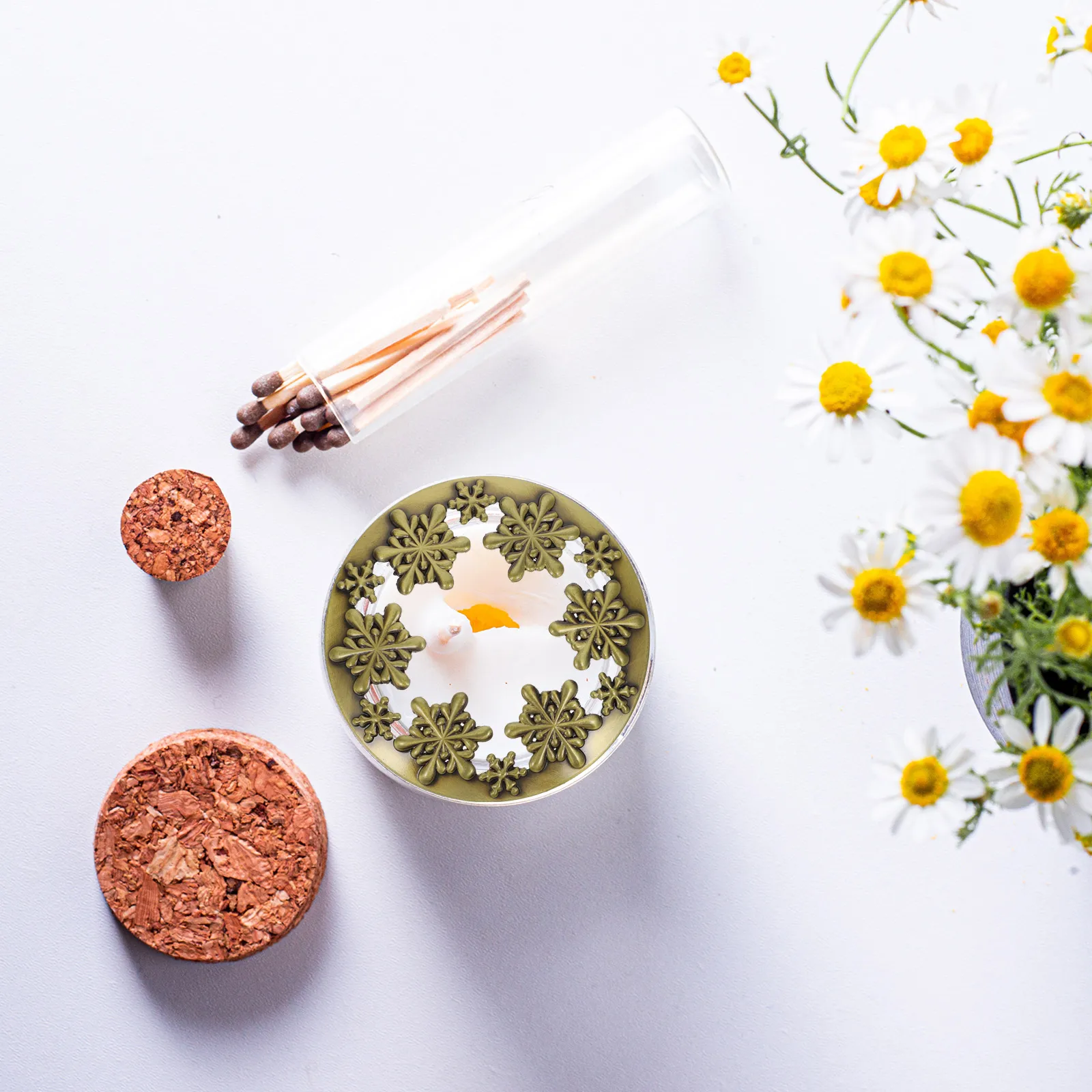 

Christmas Snowflake Scented Cup Lid 8 2cm Focus Anti Drip Decorative Aromatherapy Cover for 7 3 8 1cm Jars Home