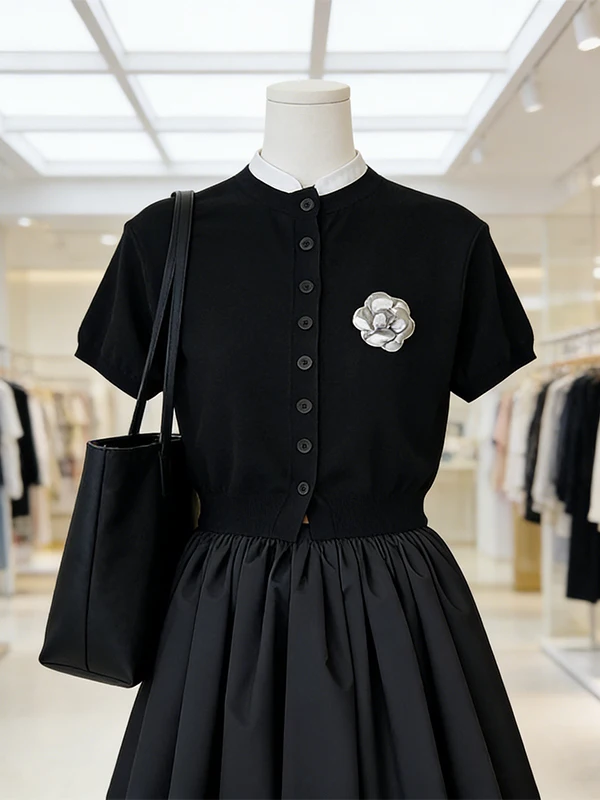 

Large Size Summer Black Knitted Short Sleeve T-Shirt Women's Pleated Skirt Two-Piece Set High Waist Pure Color Commute S...