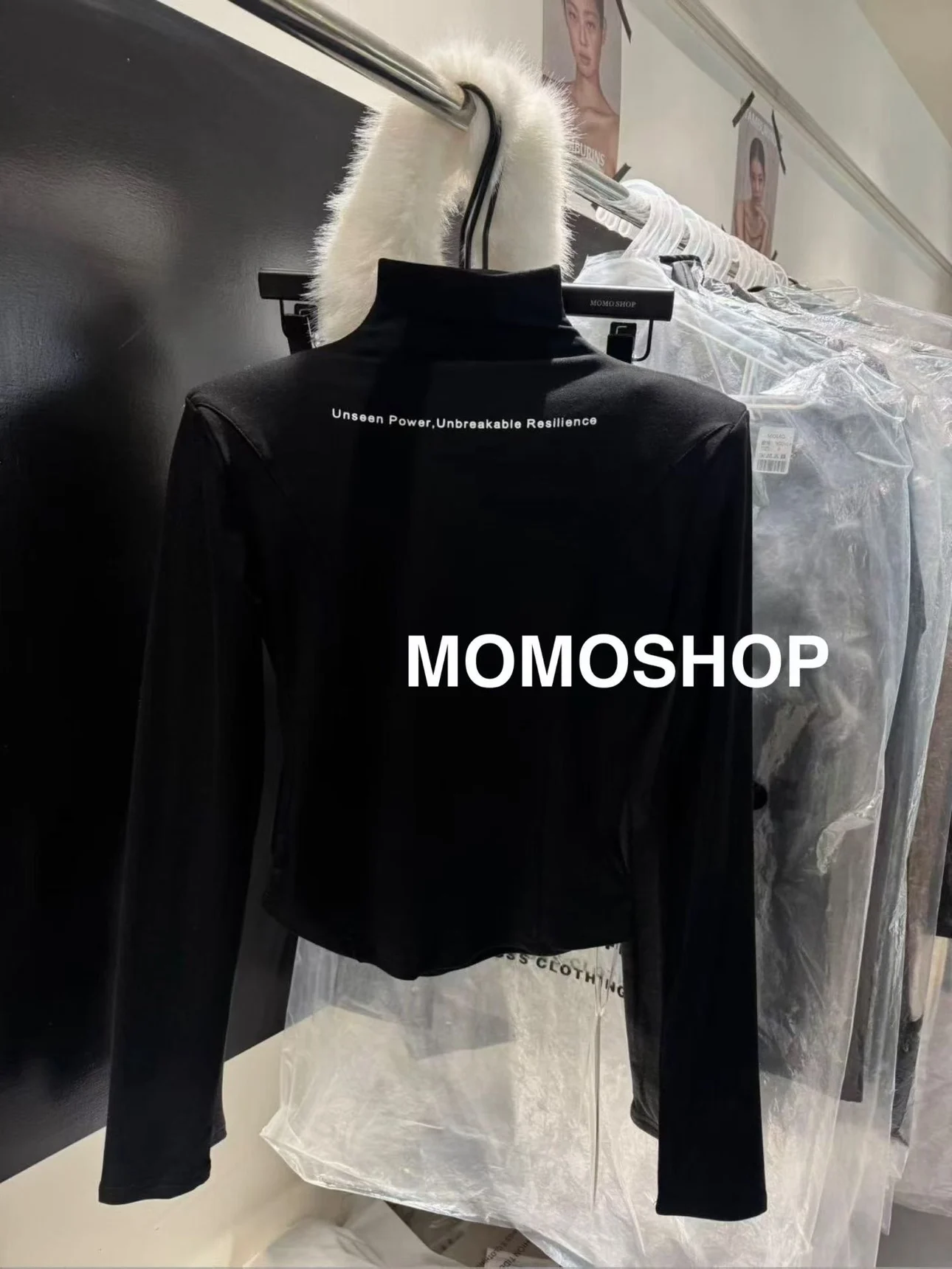 Fce-gefüttertes Damen-T-Shirt mit hohem Kragen und schmaler Passform, Oulder-Pad, bequeme Baumwolle, langes Winter-Top, bedrucktes Design