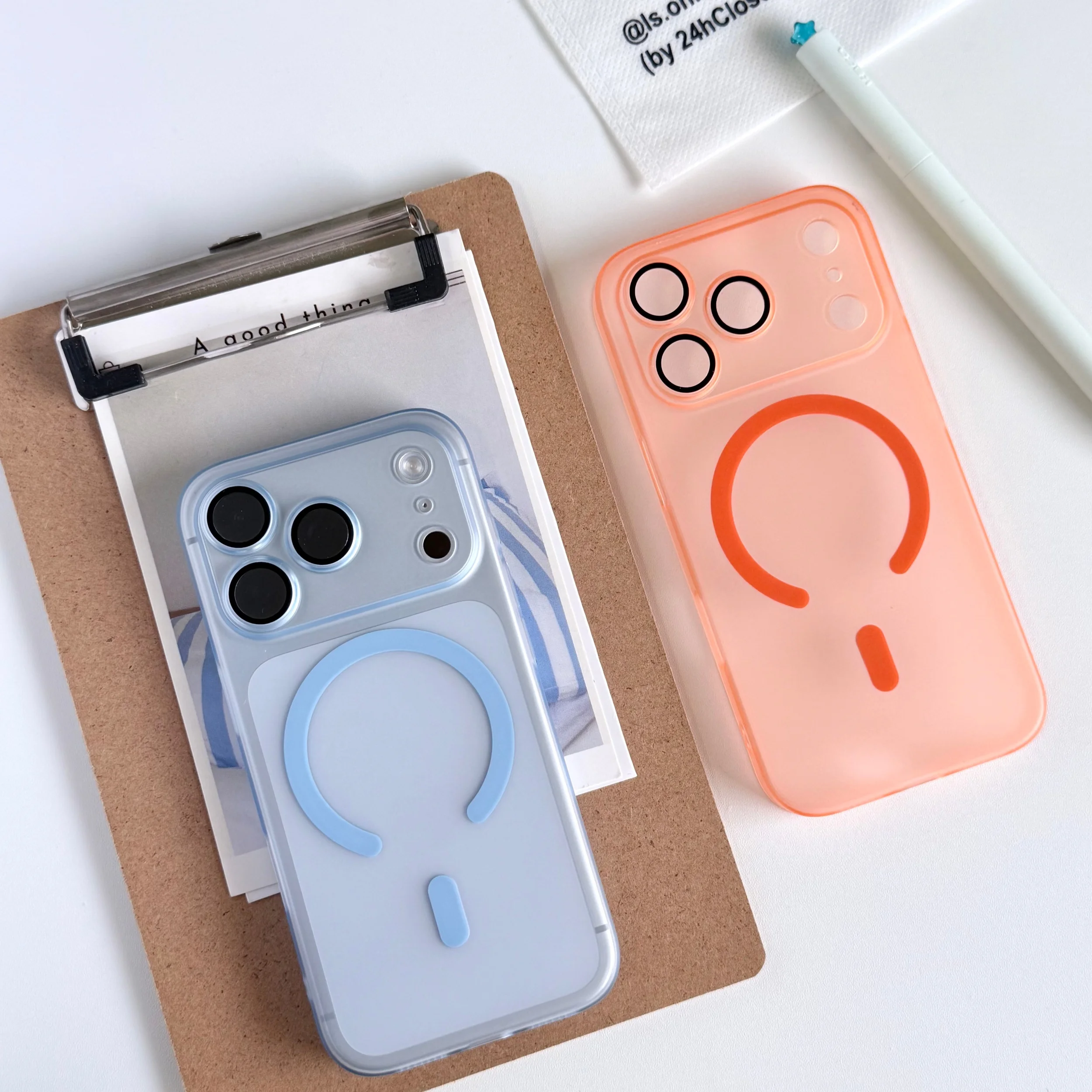 Coque de téléphone magnétique ultra-fine, mate et translucide pour iPhone 18, 17 Air, 16, 15, 14 Plus, 13, 12 Pro Max, compatible MagSafe, offrant une protection antichoc.