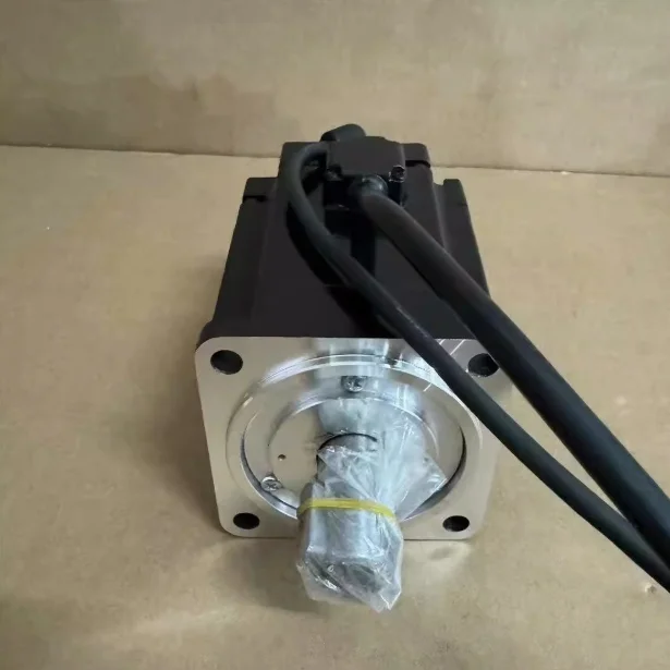 

Совершенно новый оригинальный серводвигатель Yas Ka Wa SGM7J-08AFC6S/SGD7S-5R5A00B202, набор