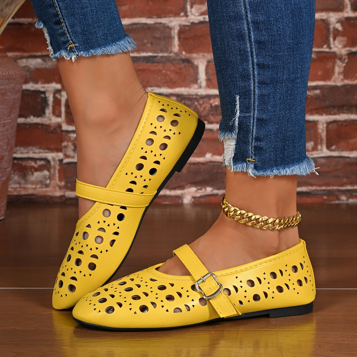 Women Sandals Breathable Low Heel Slip-On Shoes Retro Hollow Out Mary Jane Flat Shoes Women Spring Summer French Style Sandals
