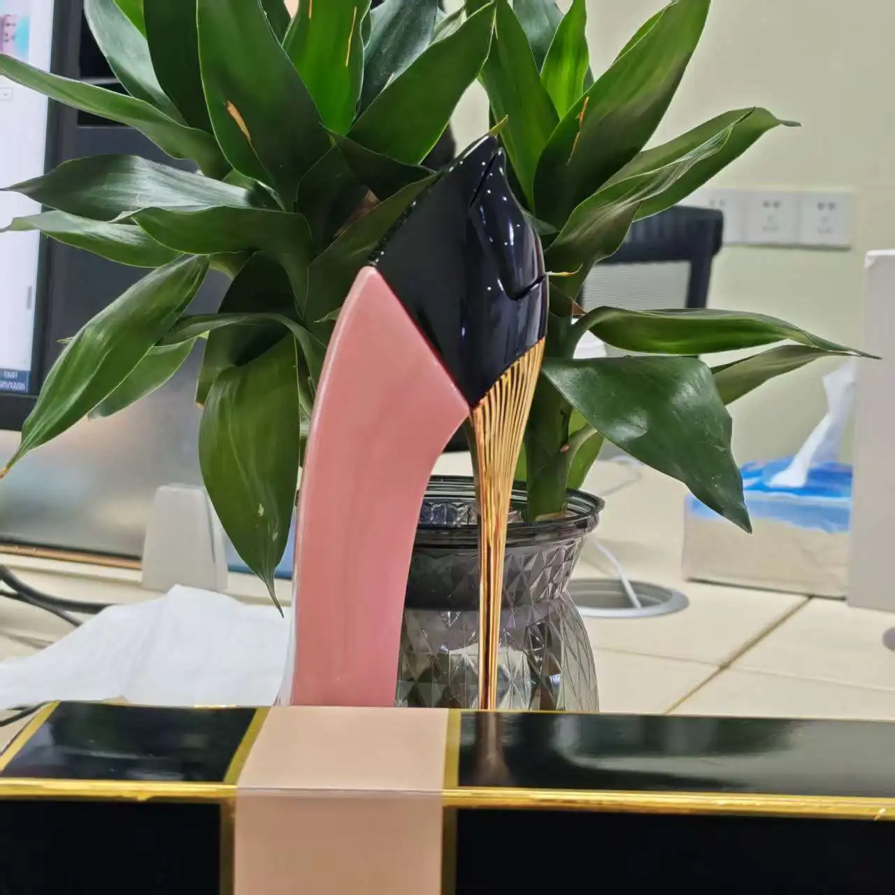 

Good girl powder blusher essence, light essence, fruity and floral, sweet and charming.perfect gift