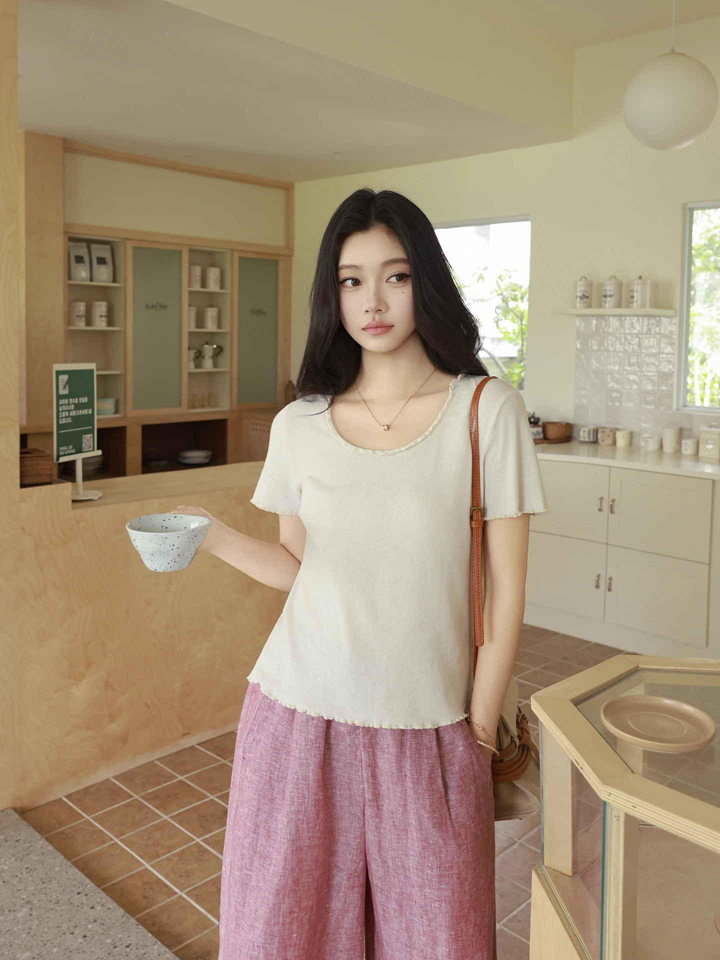 

Футболка женская из органического хлопка с коротким рукавом, однотонная, с цветочным декором, в минималистичном стиле, приталенная