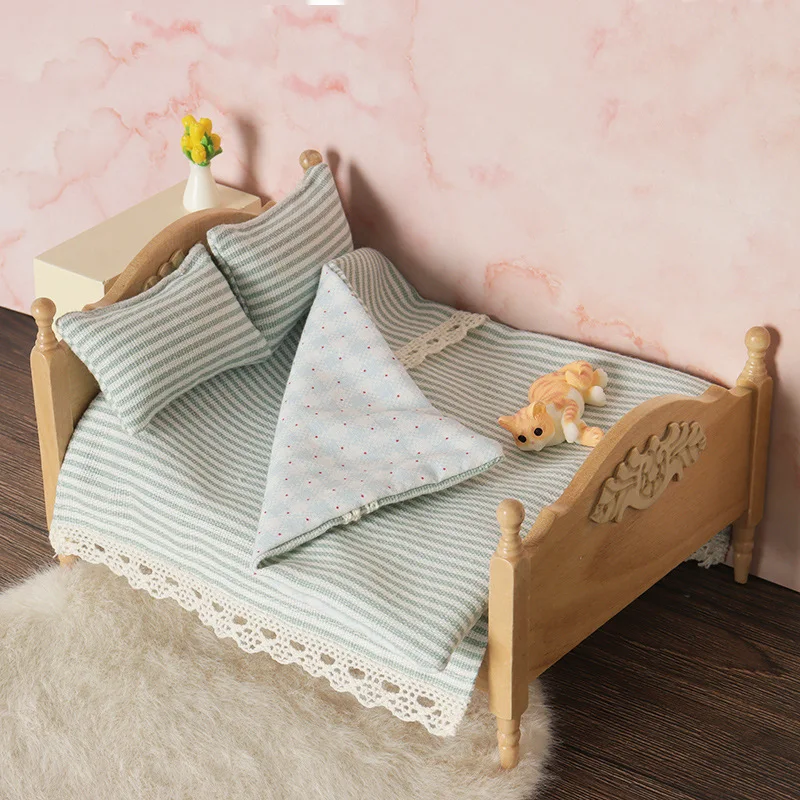 

1:12 Scale Miniature Dollhouse Bedding Set,Handmade Fabric Sheet & Quilt for 1/12Dolls&BJD,Pretend Play BedroomDecor Accessories