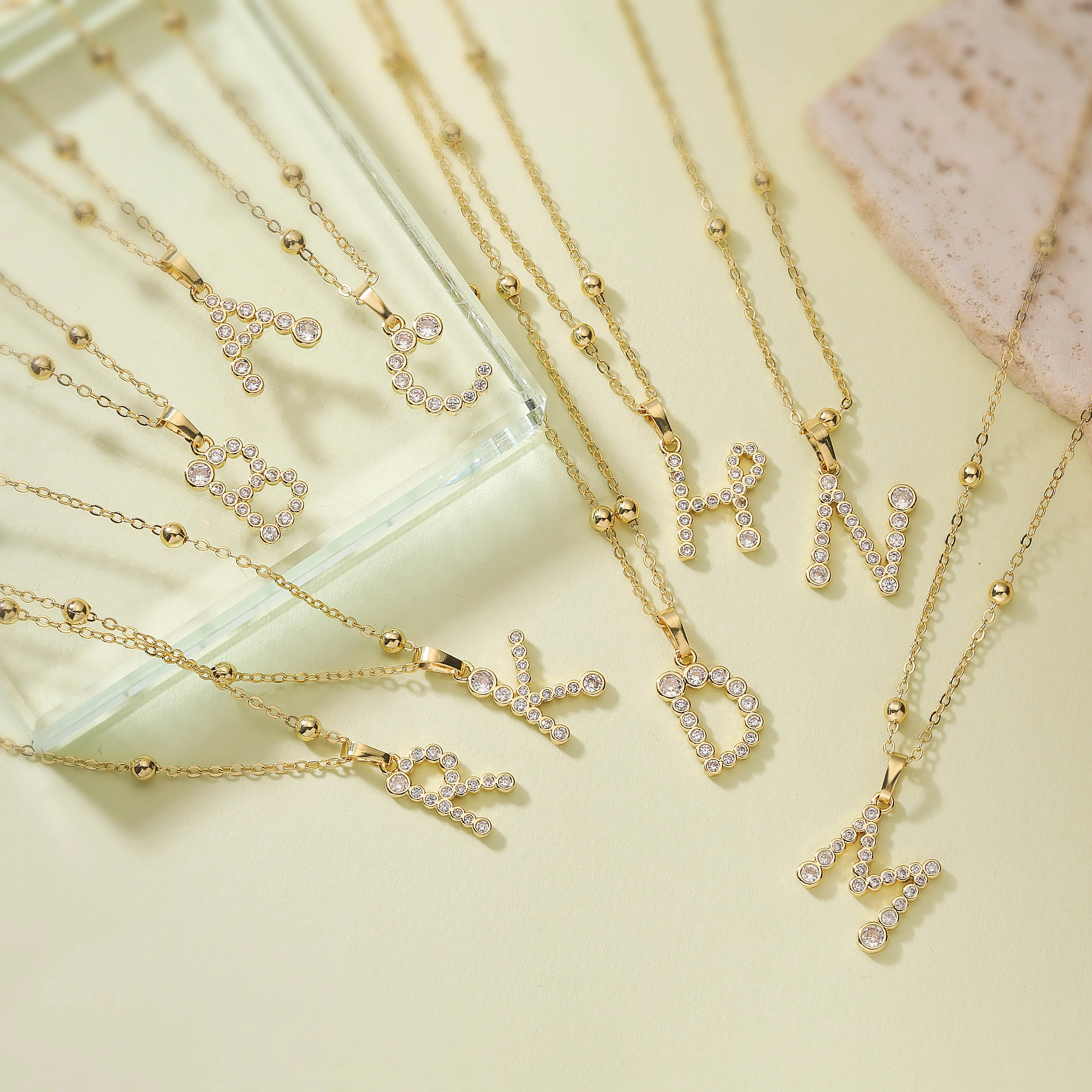 

HECHENG, 18K Golden-plated CZ Stone A-Z Letter Pendant Necklace Unisex Couple Jewelry Accessory 1 Piece