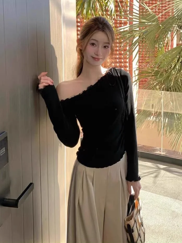 

Весна 2025: Женская приталенная вязаная футболка с одним открытым плечом, длинным рукавом, в корейском стиле, однотонная, прямого кроя, для повседневной носки