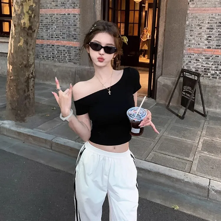 

Футболка с открытыми плечами, женская футболка зеленого цвета, натуральный, однотонный, простой, модный, обычная версия, базовая, простая, женская, чистая, свежая, крутая