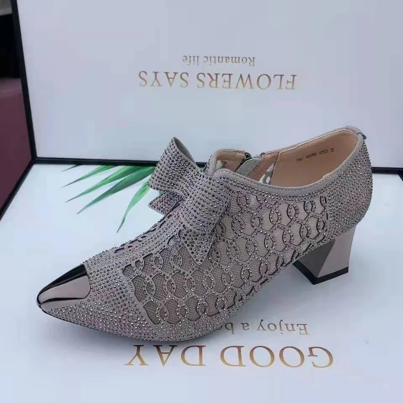 Sapatos de malha oca feminina nova moda verão strass saltos grossos apontou toe zíper sandálias designers sapatos femininos