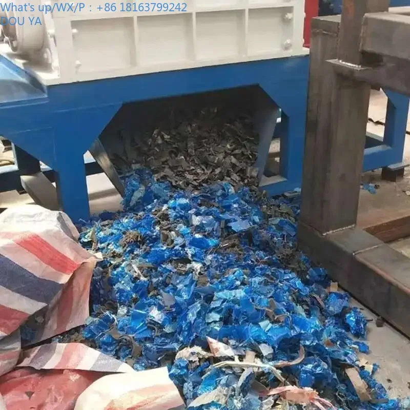 كسارة جديدة ذات محور مزدوج كبير لعام 2026، معدات تقطيع البليت الخشبية على شكل قشرة جوز الهند كسارة صناعية