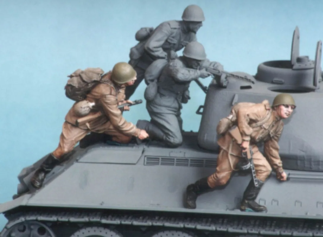 1/35 Scale Resin Figure Model Kit History Military Tank Soldier 2 People Unassembled Unpainted Free Shipping Collection Toys