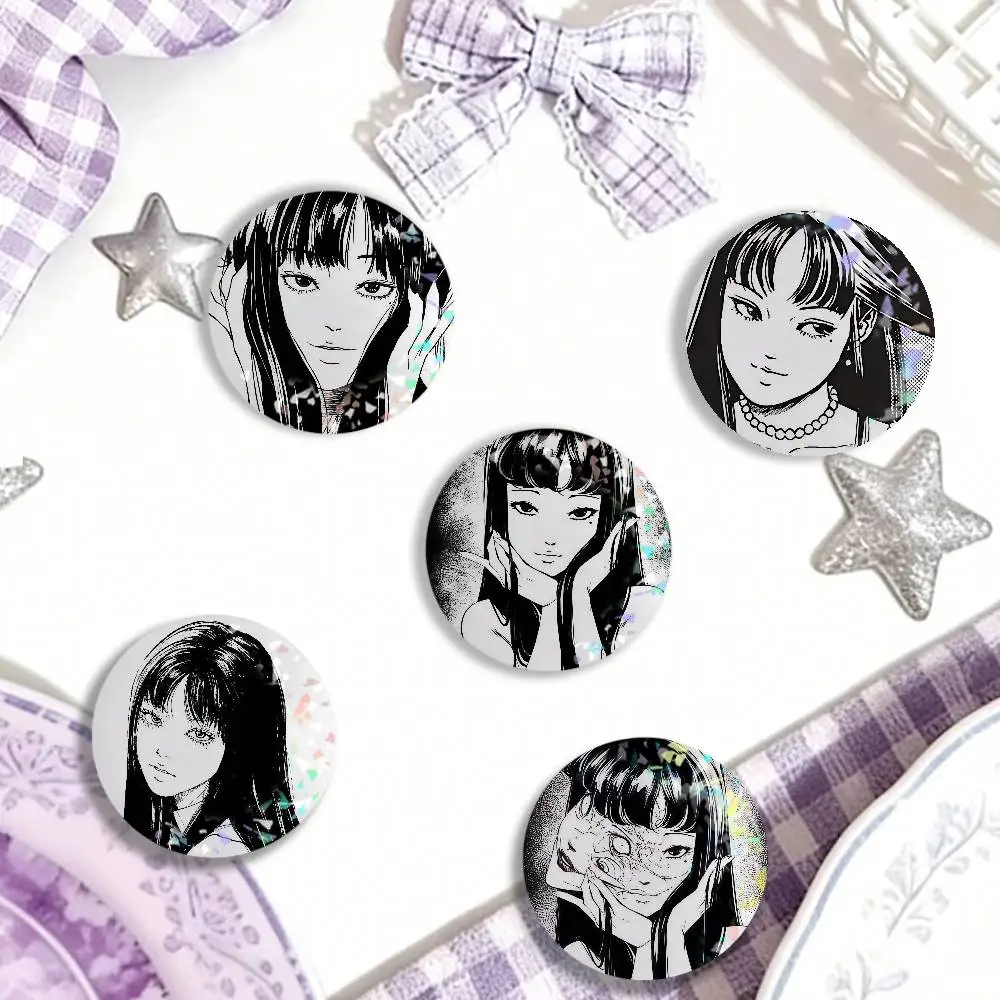 Junji Ito T-Tomie Kawakami Laser-Abzeichen, kreative Broschen, Rucksack-Accessoires, machen tolle Geschenke für Freunde und Kinder