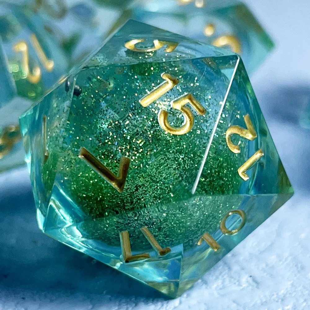 

7 Pcs Crystal Quicksand Glitter Liquid Core Polyhedral Resin DND Dice Set for Dungeons and Dragons MTG RPG Role Playing Games
