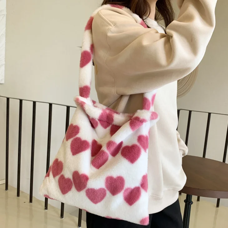 Women Luxury Plush Handbag Winter Faux Fur Shoulder Bag 2023 Korean Heart Pattern Tote Bag Soft Fluffy Large Ladies Underarm Bag