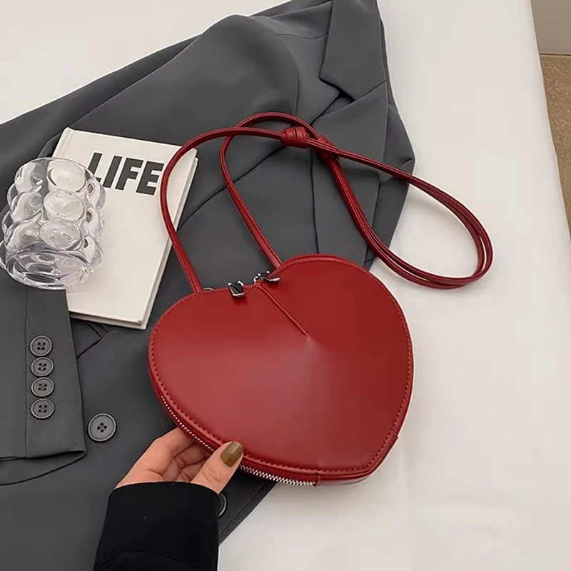 Borse firmate a forma di cuore pesca donna 2024 nuova moda semplice Versatile Mini borsa a tracolla borsa sotto le ascelle in pelle PU