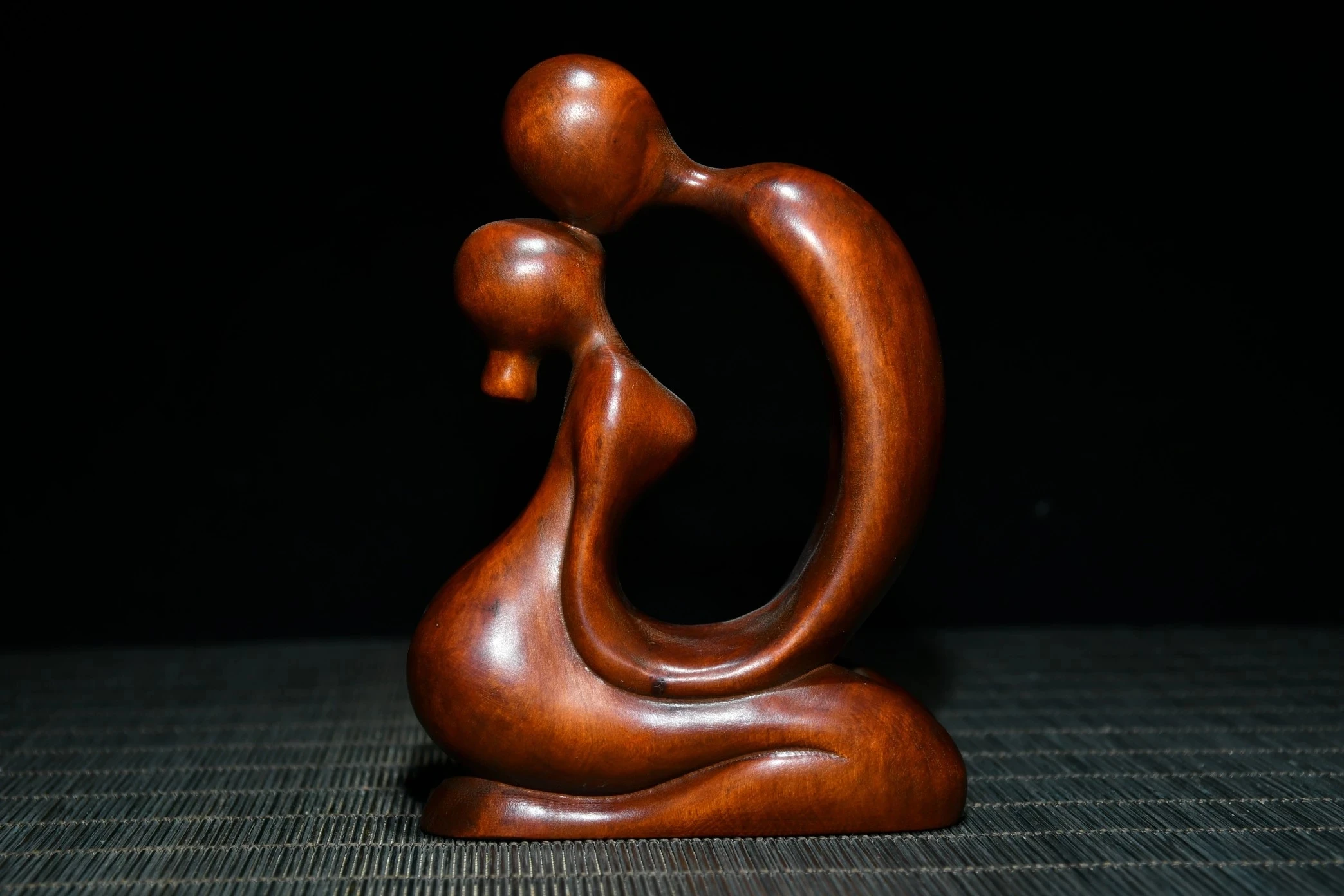 

Chinese natural boxwood seiko carving love each other decoration decoration gift