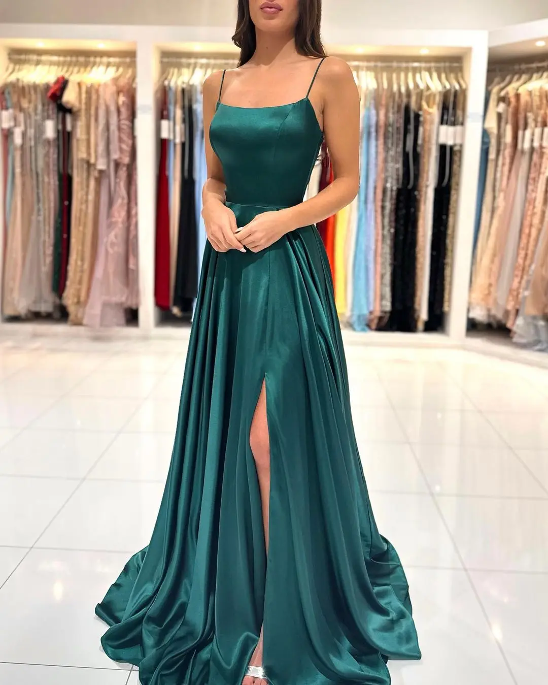 MISSHOW-Robe évasée de demoiselle d'honneur en satin, maxi, fente haute, bretelles spaghetti sexy, dos ouvert, ligne A, soirée de mariage, quoi que ce soit pour la fête