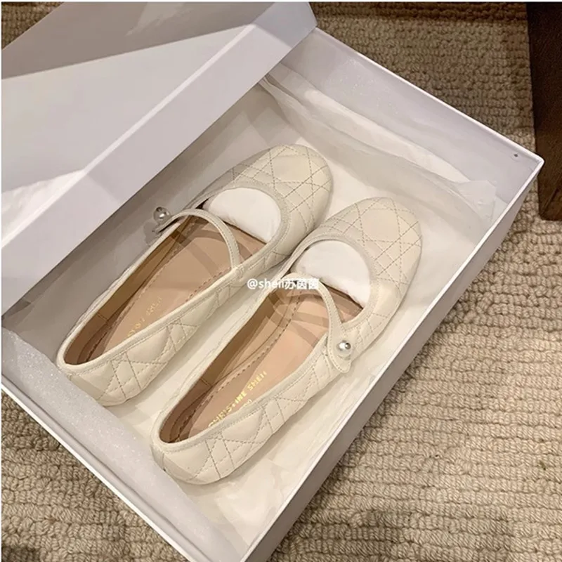 Suyin's Same Style Lady ~ Imported Calfskin Quilted Pearl Buckle with Shallow Mouth Flats Shoes for Women 2579-5