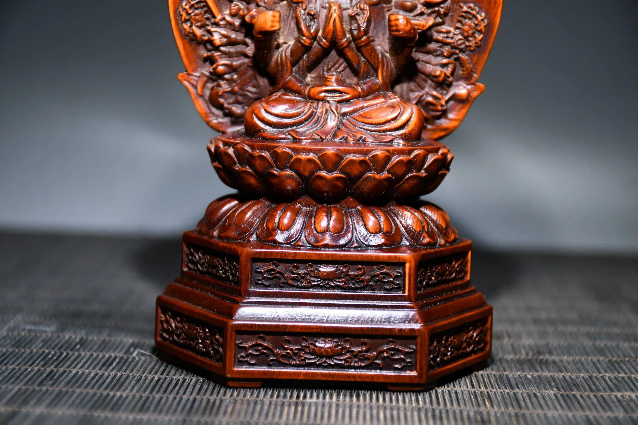 Collection Old Boxwood Cundhi bodhisattva  1000 arm Guanyin Scripture backlight Sitting Buddha Study Worship Hall Town house