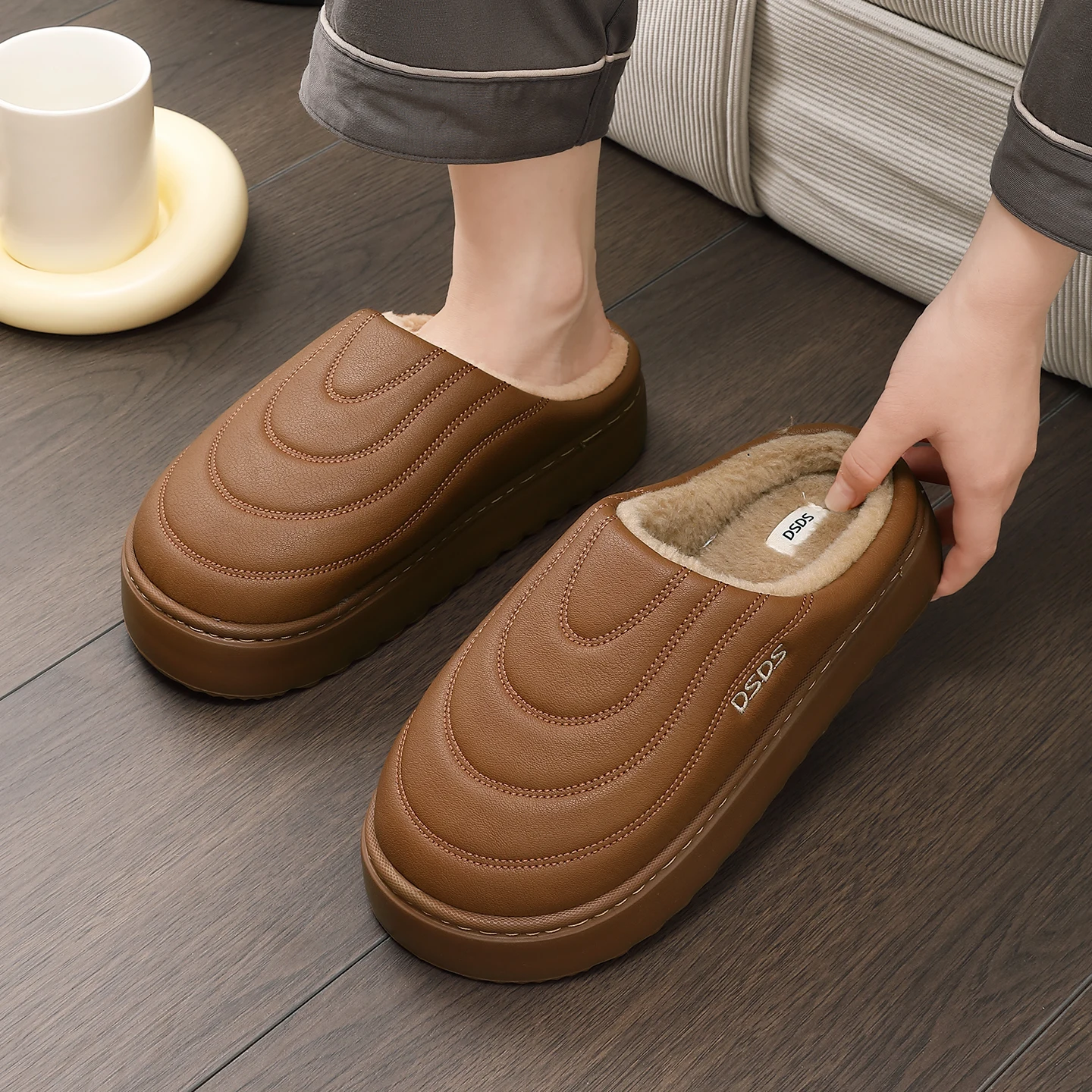 Winterwarme Plüsch-Hausschuhe, wasserdicht, rutschfest, mit dickem Fell, für drinnen und draußen, gemütliche Schuhe für kaltes Wetter, für Damen und Herren. – Detail 22