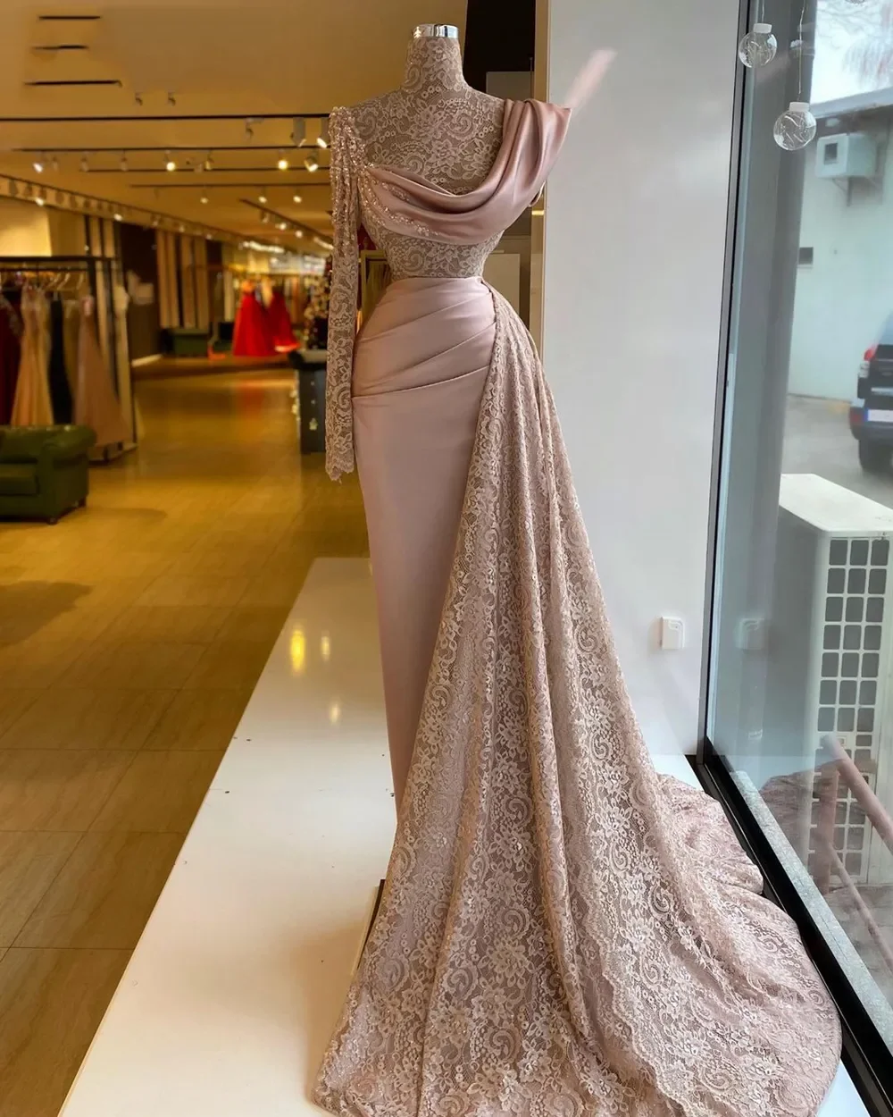 Vestido de noche Formal de sirena Noble y elegante con una manga, encaje transparente, cuentas de satén, vestido de baile de cuello alto personalizado