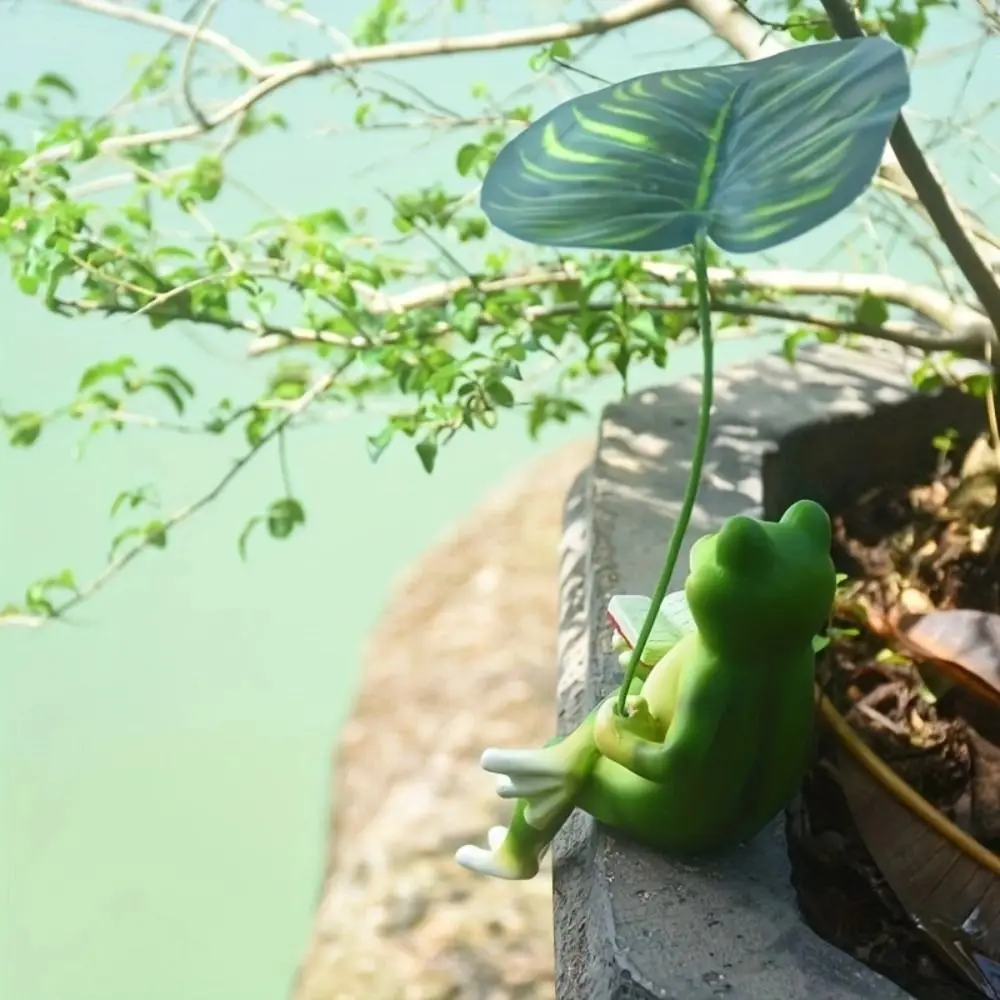 

Landscape Decoration Resin Frog Figurine Cute Cartoon Frog Ornament Decor Realistic with Leaf Garden Frog Statue Courtyard