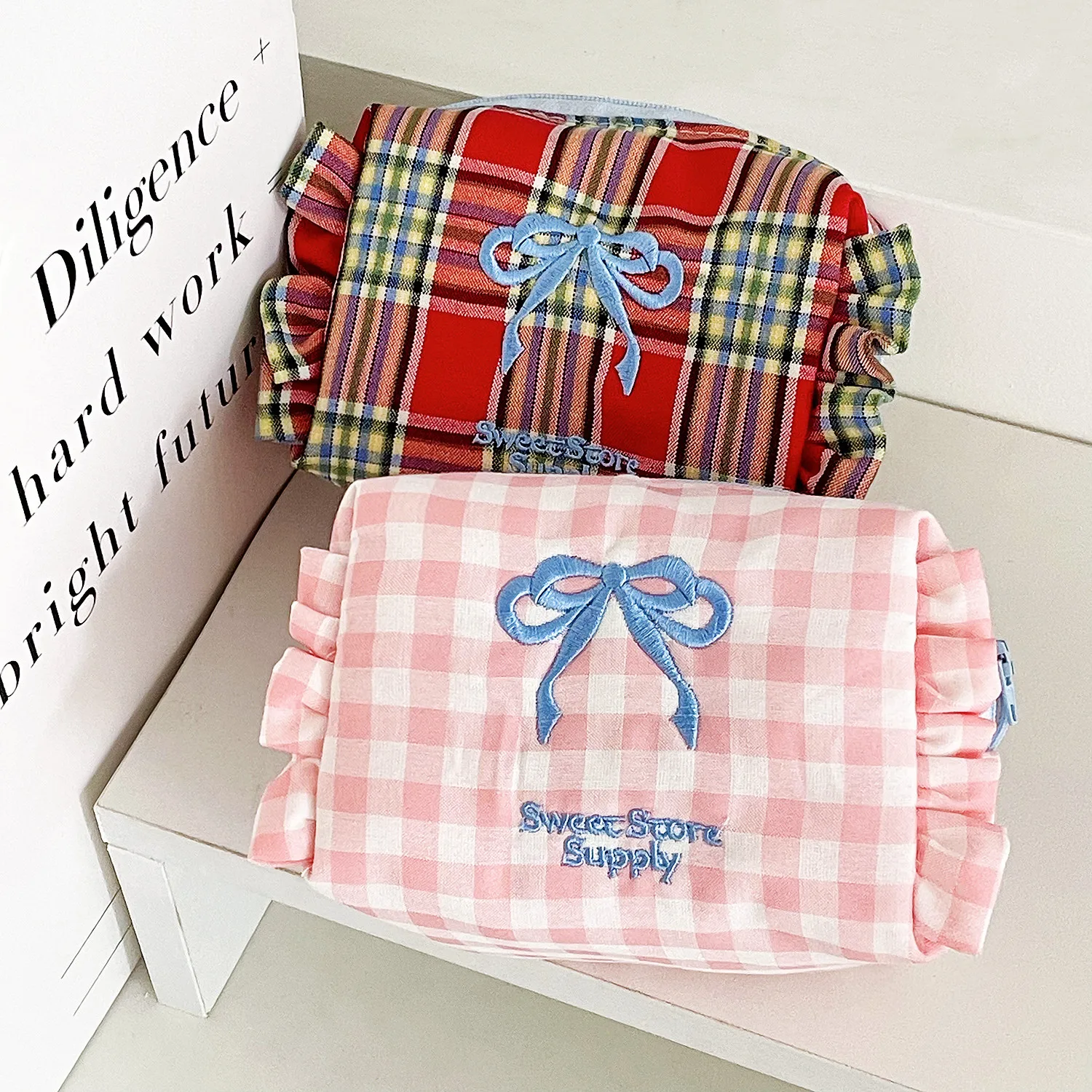 1 PC Checkered Bow ปักกระเป๋า,Ruffle EDGE แบบพกพานักเรียนกระเป๋าเดินทาง,ลิปสติกแต่งหน้ากระเป๋า, กระเป๋าเหรียญ