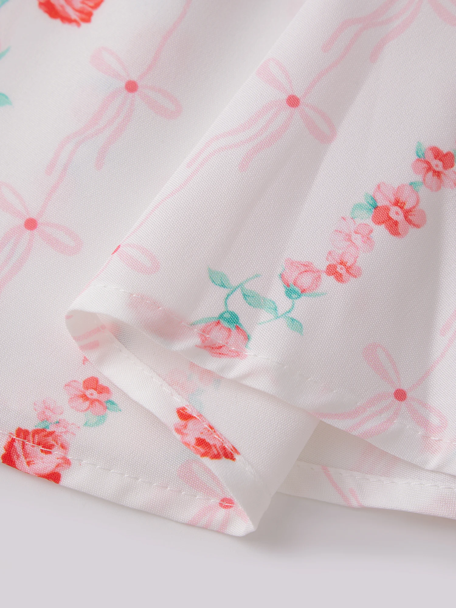 Vestido camisola sin mangas con estampado floral para mujer, escote cuadrado ahumado y detalle de hombros con lazo, silueta de corte A con corto
