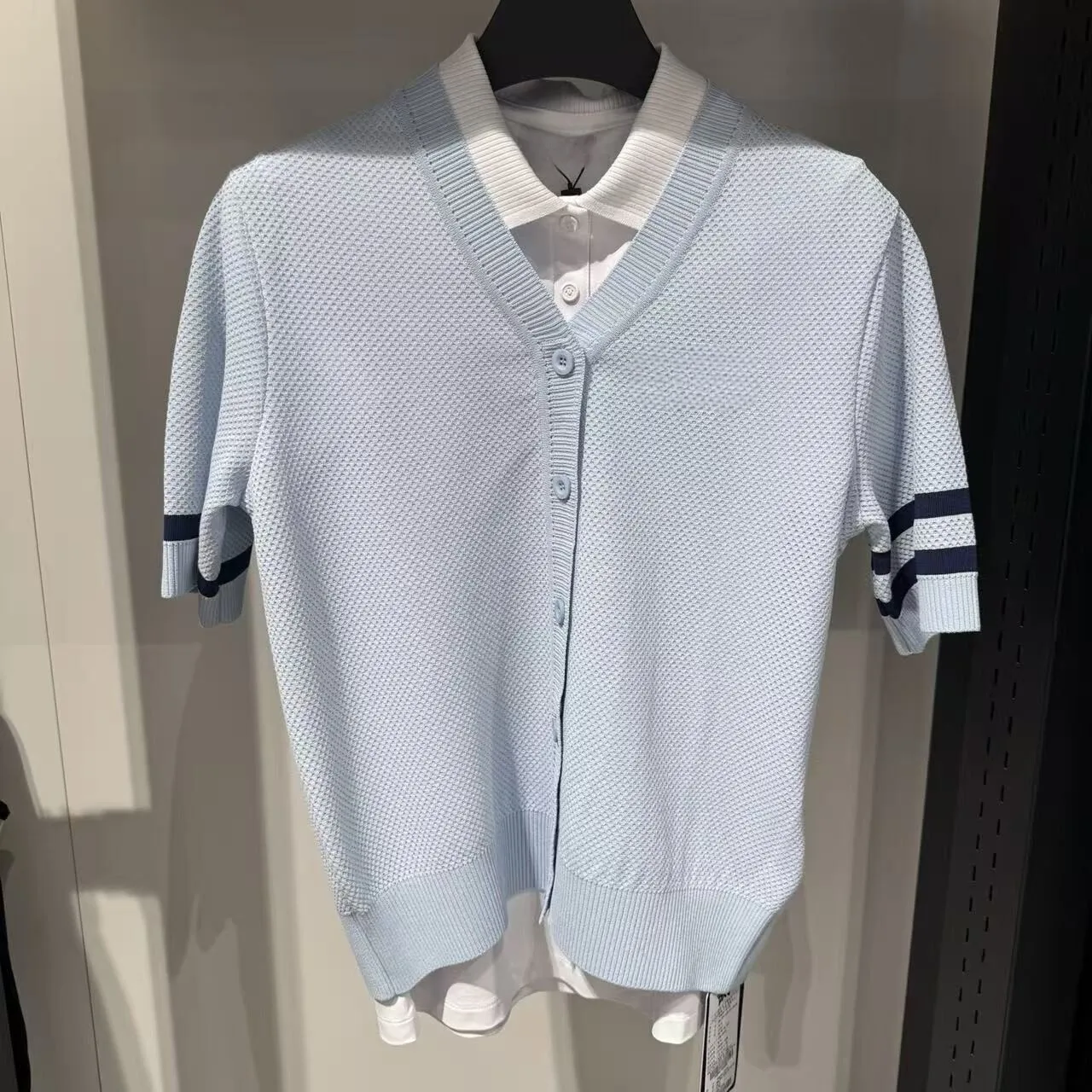 

Korean Original Ladies Color Block V Neck Thin Knit Golf Top 2026 Summer Soft Comfort Quick Dry Stretch Sports Short Sleeve Tee