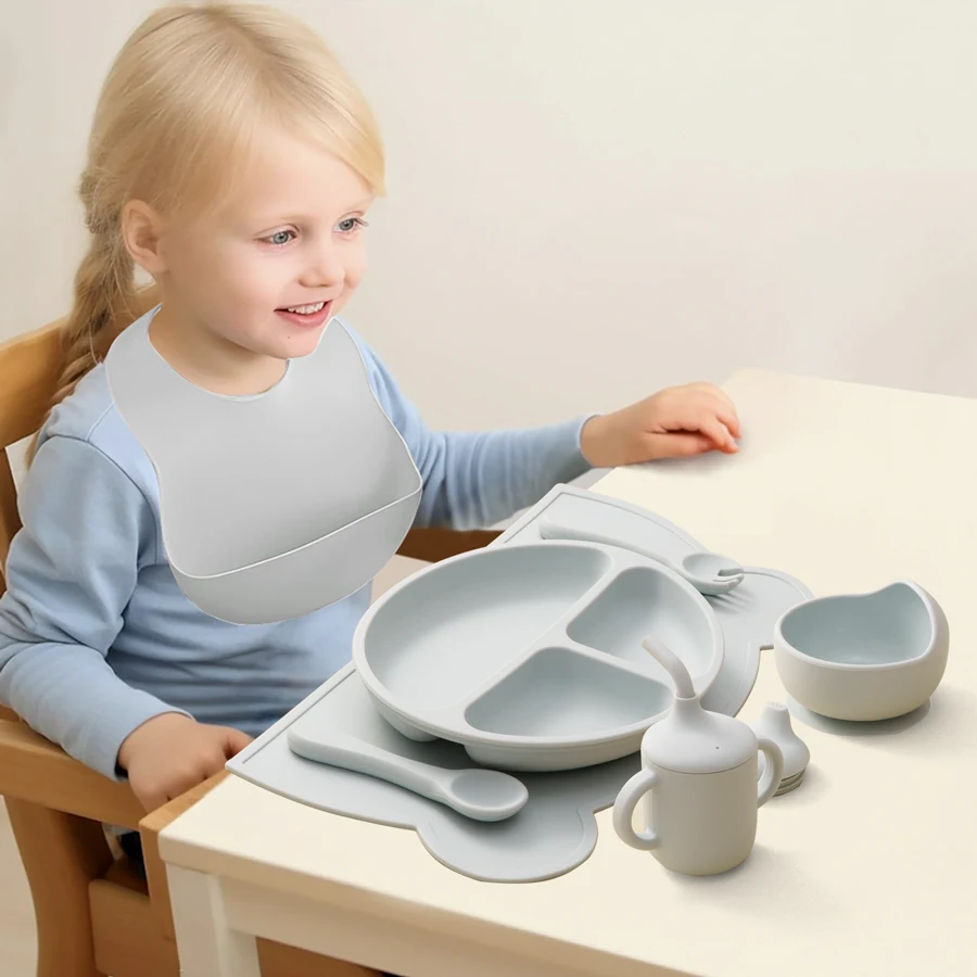 7PCS Baby Silikon Abendessen Set Tragbare Löffel Gabel Nicht-slip Tischset Einstellbare Lätzchen Saug Gerichte Schüssel Reine Farbe schnabeltasse