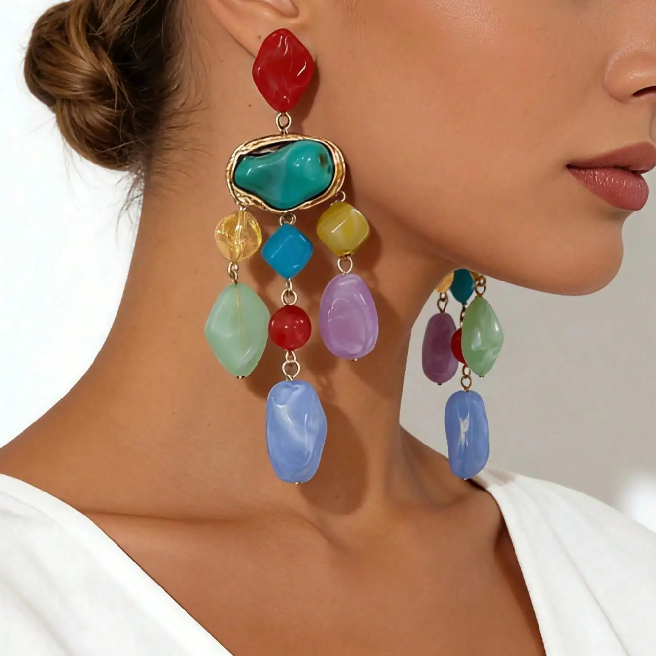 Boucles d'oreilles longues pendantes style bohème pour femme, avec perles en résine colorées et pompons, pièce maîtresse pour les fêtes à la plage
