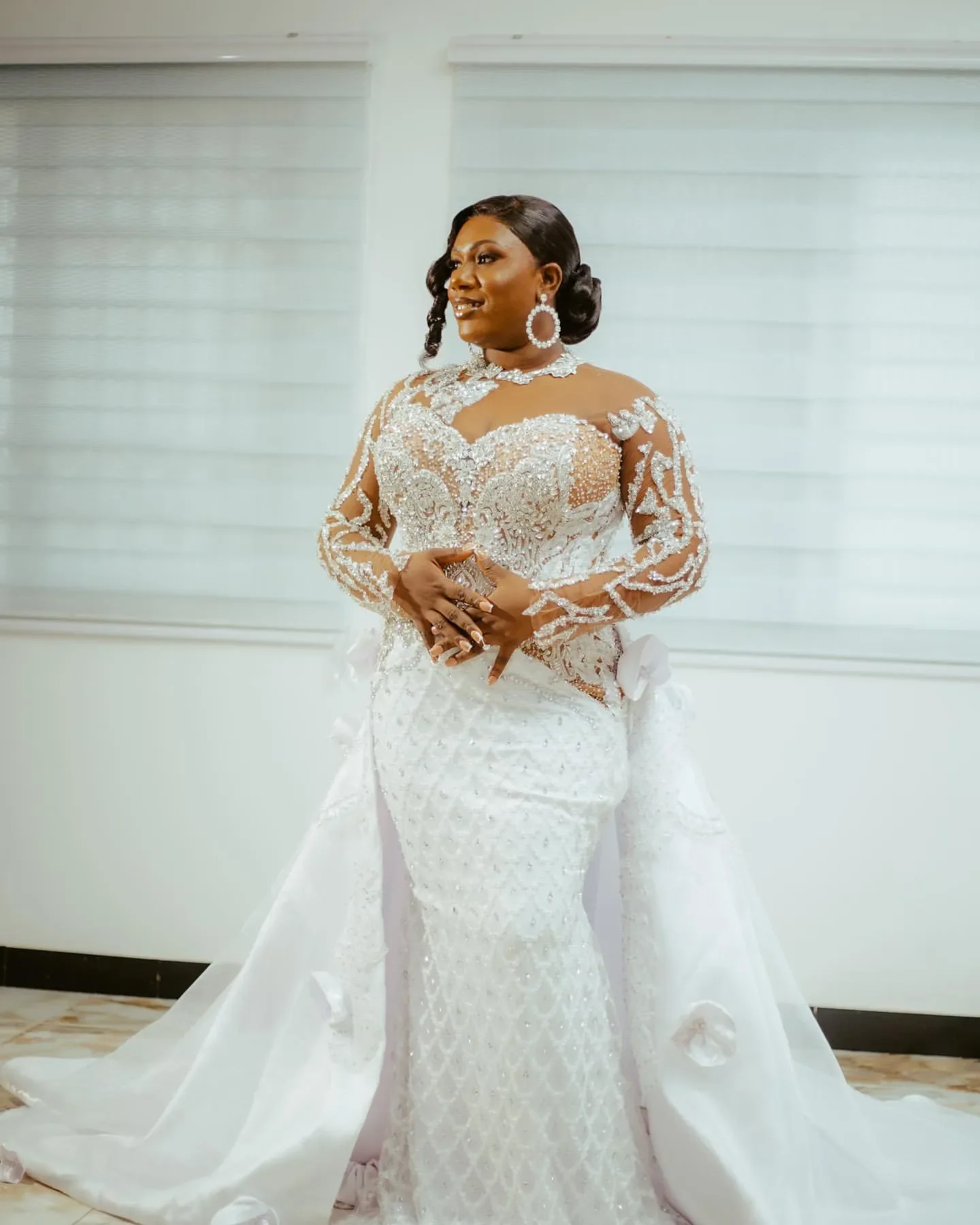 فستان زفاف فاخر بياقة عالية وخرز كريستالي سباركلي من Vestidos Noivas مقاس كبير وأكمام كاملة فستان زفاف رسمي #5