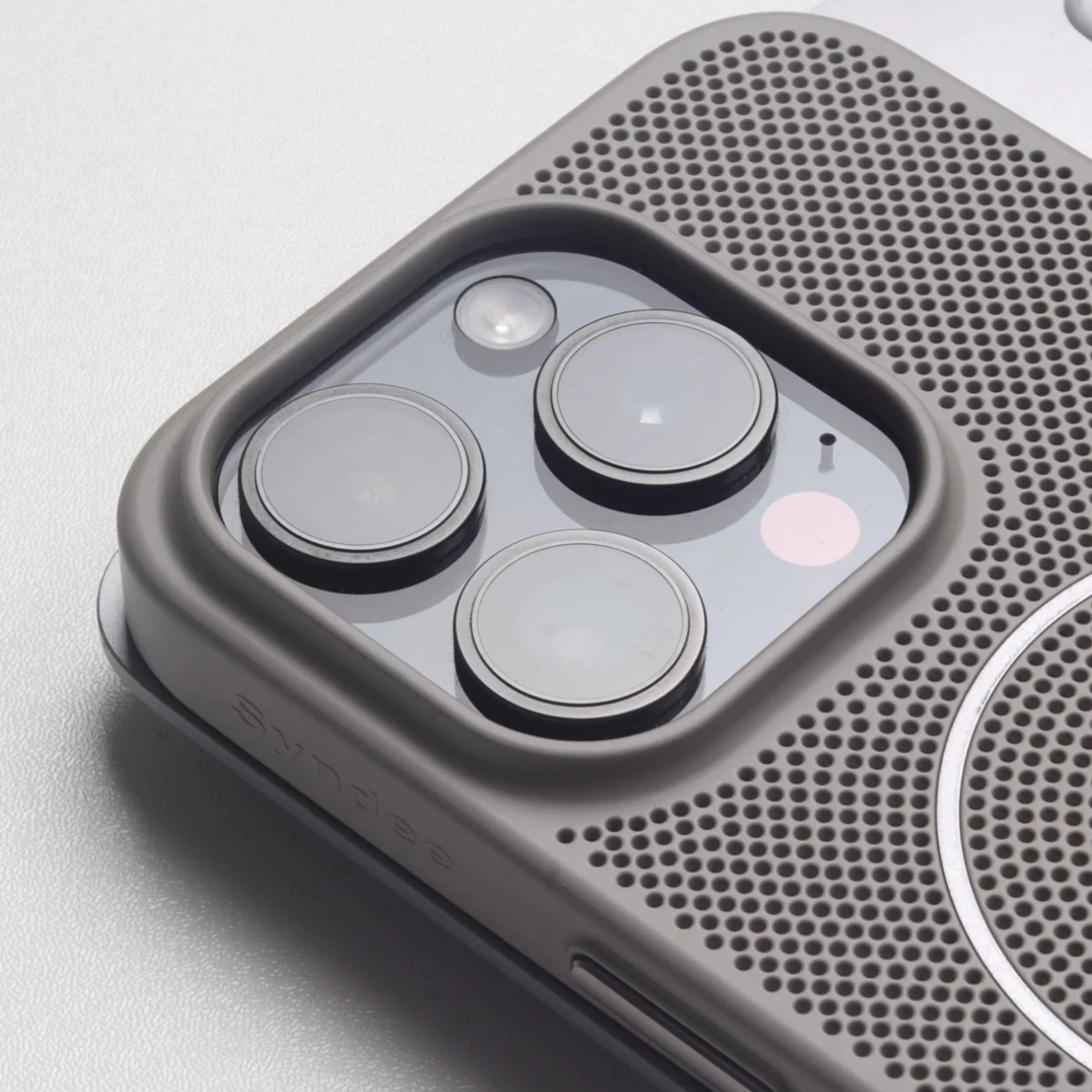 Ultracienkie, oddychające etui chłodzące z funkcją rozpraszania ciepła do iPhone'a 17 16 Pro Max 15 14 13 12 Air Magsafe z obsługą ładowania bezprzewodowego — zdjęcie produktu 2