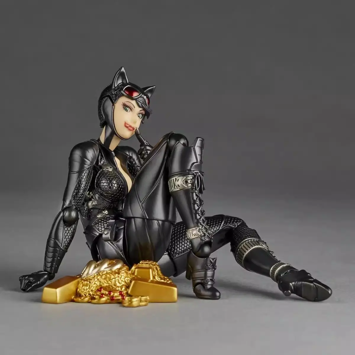 

Catwoman Action Figure - Selina Kyle Revoltech Amazing Yamaguchi Anime Collectible Model Toy for Gift