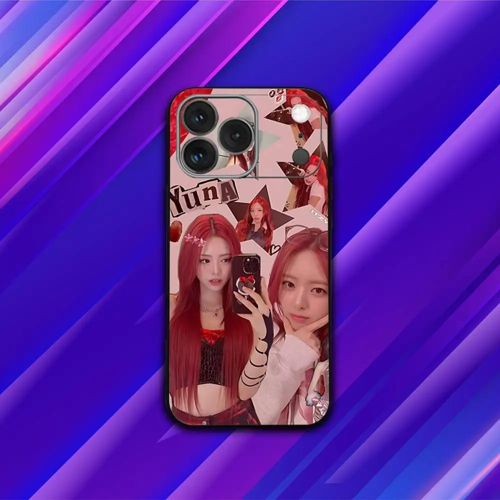 Casing HP Y-Yuna Girls Singer Untuk iPhone 17,16,15,14,13,12,11,Pro,Max,Plus,X,XS,SE4,E,Mini, Casing Hitam Lembut