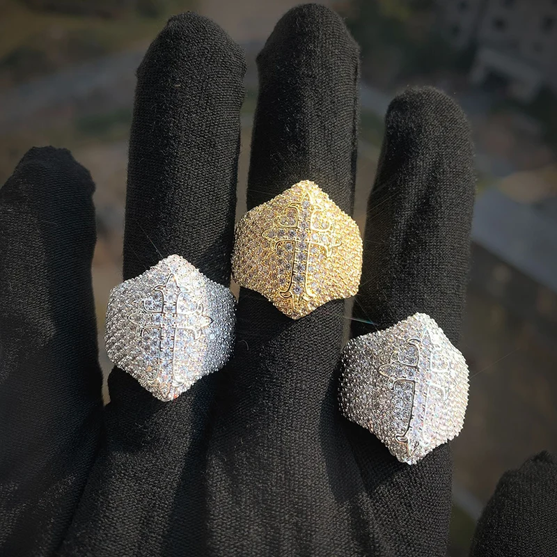 

Hip Hop 3A+ Cubic Ziaconia Paved Bling Ice Out Cross Ring Men Round Finger Rings Male Rapper Jewelry Gift Drop Shipping