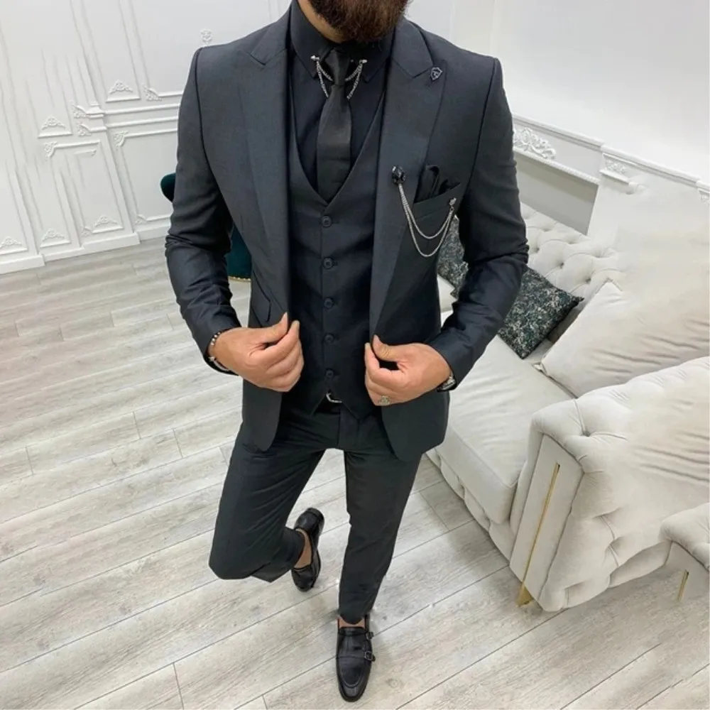 Solid Color Men Suits 3 Pieces Slim Fit Peaked Lapel Jacket Vest Pants Custom Wedding Groom Daily Wear Terno Blazer Sets For Man