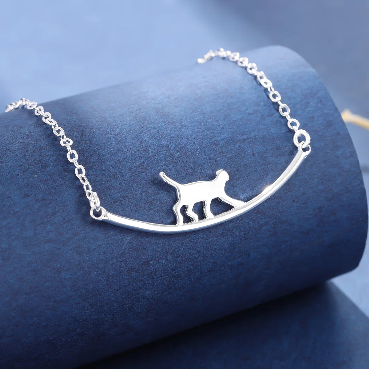 

New Fashion Cat Curved Simple Personality 925 Sterling Silver Jewelry Cute Animal Walking Cat Clavicle Chain Necklaces XL090