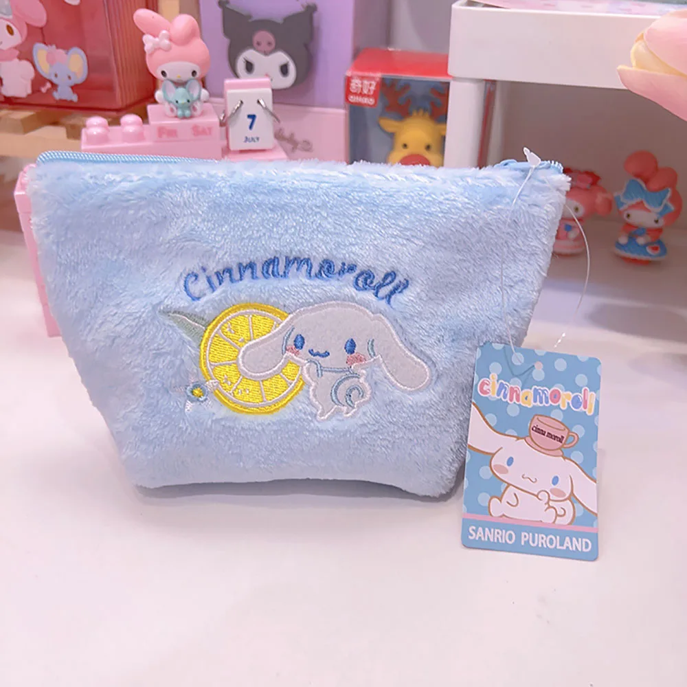 Sacchetto cosmetico della peluche del ricamo di Sanrio hellobyker Cartoon Furry Tote Cinnamorol sacchetto di immagazzinaggio portamonete portafoglio del pacchetto del sacchetto delle donne