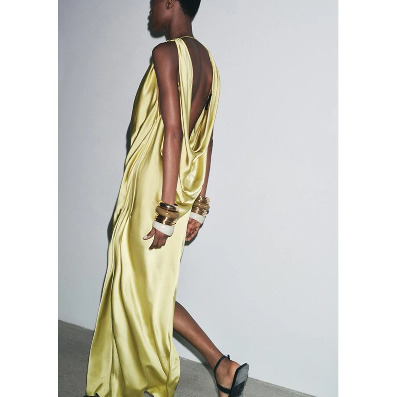 エレガントな夏の新作レディースデザインシルクサテンバックレスノースリーブドレスドレープカラーガウンポリエステル繊維ロングドレス