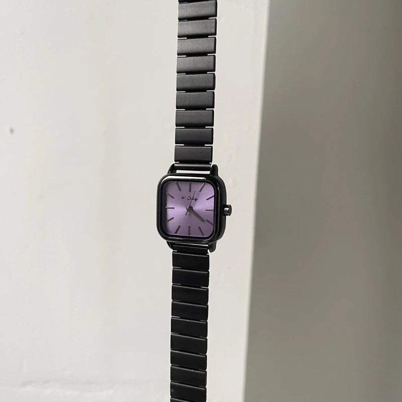 Orologio al quarzo impermeabile 2025 regalo di compleanno bianco delicato classico orologio da donna di tendenza elegante e semplice