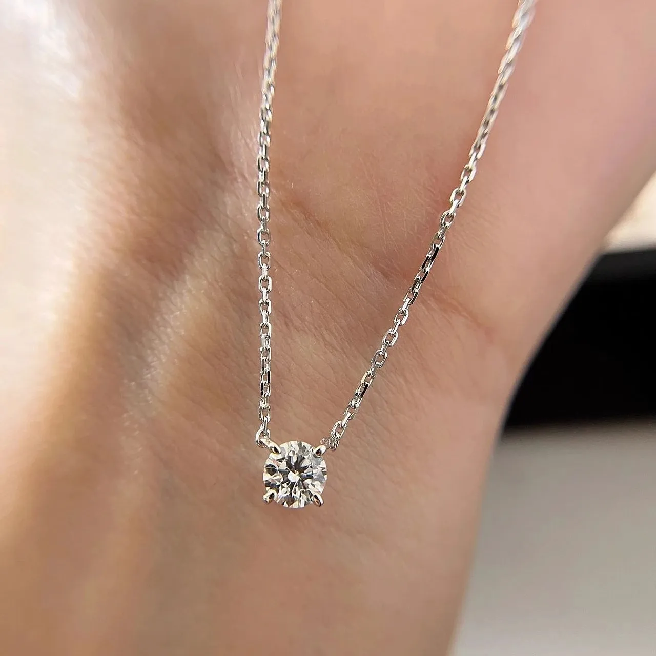

Mini 5mm/4mm D Moissanite Real 925 Sterling Silver Solita Pendant Necklace Female Clavicle Necklaces Wedding Party Jewelry
