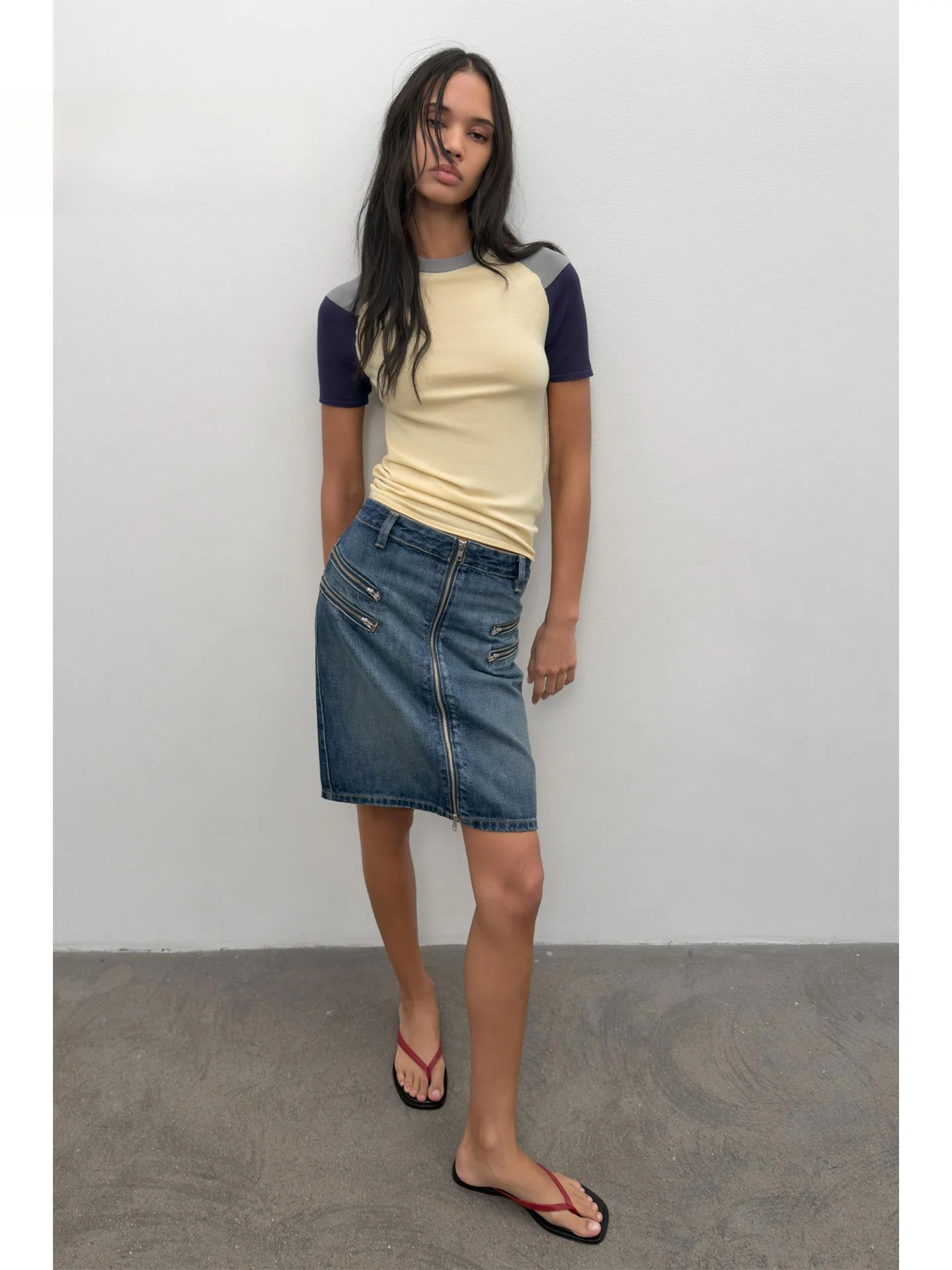 

Летняя женская свободная вязаная футболка 2026 с вставками на плечах, повседневный стиль, цветные блоки, модный топ с круглым вырезом, короткий рукав