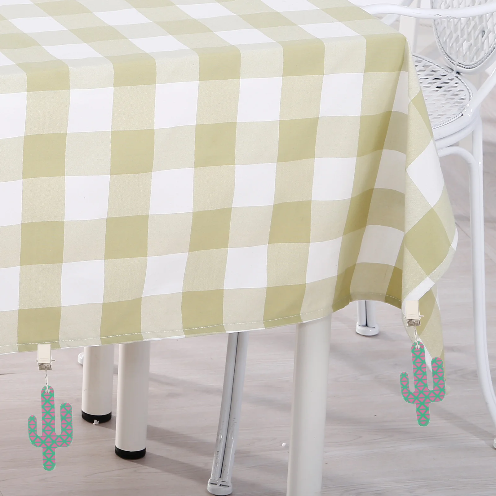

4 Pcs Sturdy Stainless Steel Windproof Holders Waterproof Picnic Dining Mat Tablecloth Clips Tablecloth Pendant Outdoor