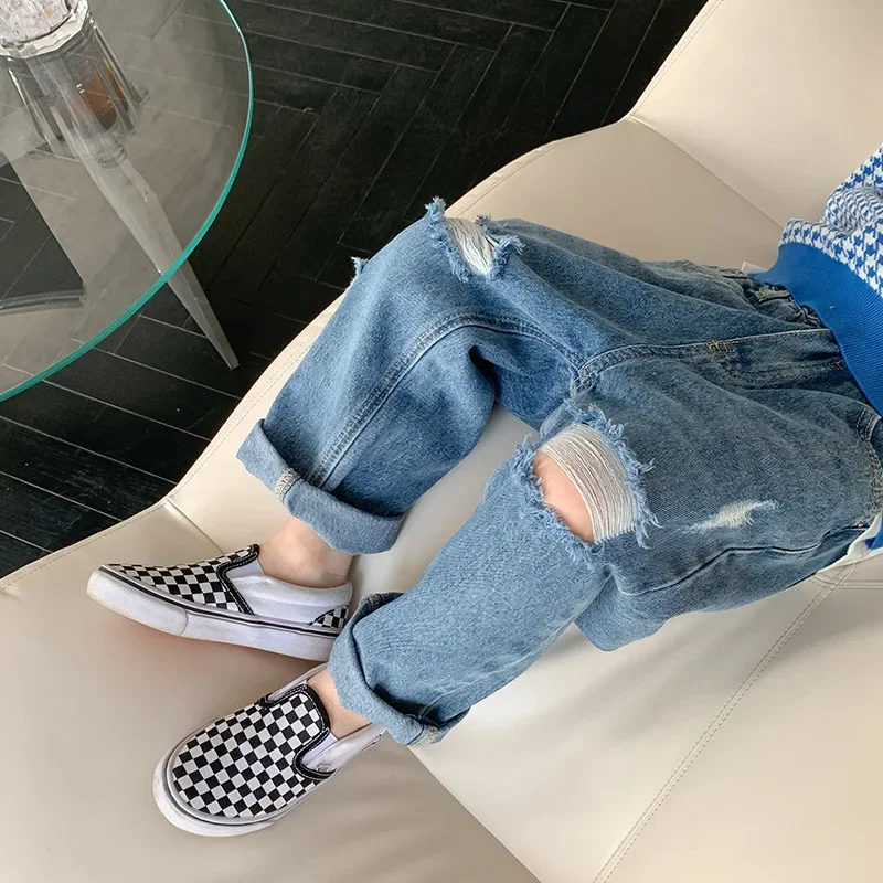 Boys' Washed Jeans Spring and Autumn 2024 New Children's Clothing Handsome Ripped Trousers Baby Fashionable Casual Pants