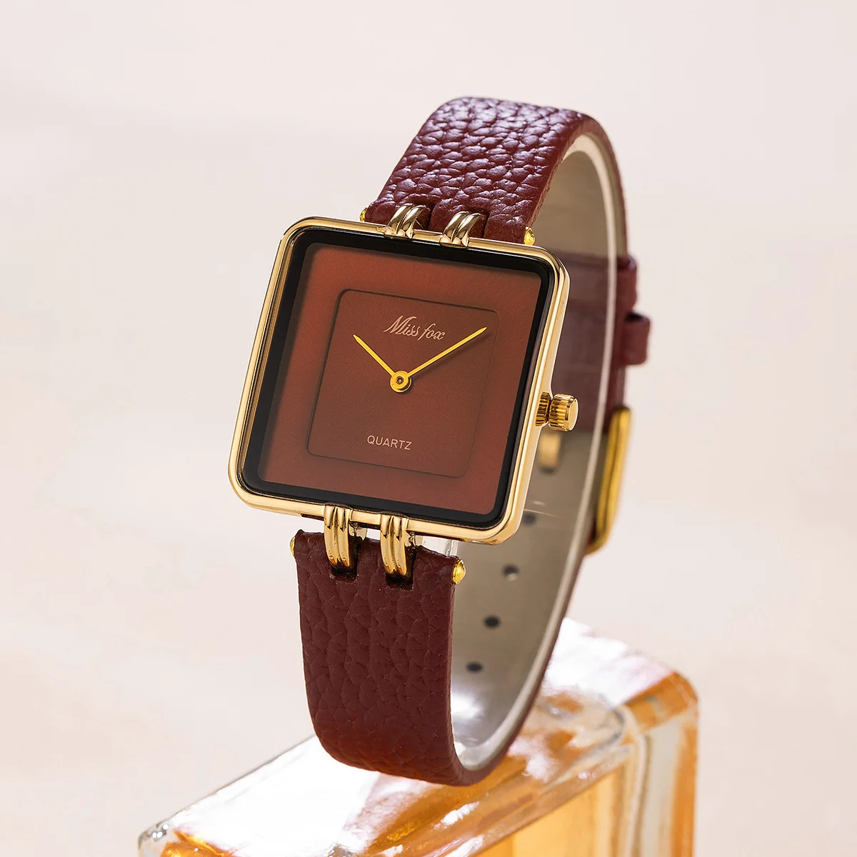 2025 Simple Square Gold Wine Red Dial Belt Quartz Women's Watch Hot Selling Middle Eastern Style Business Watch Reloj Mujer