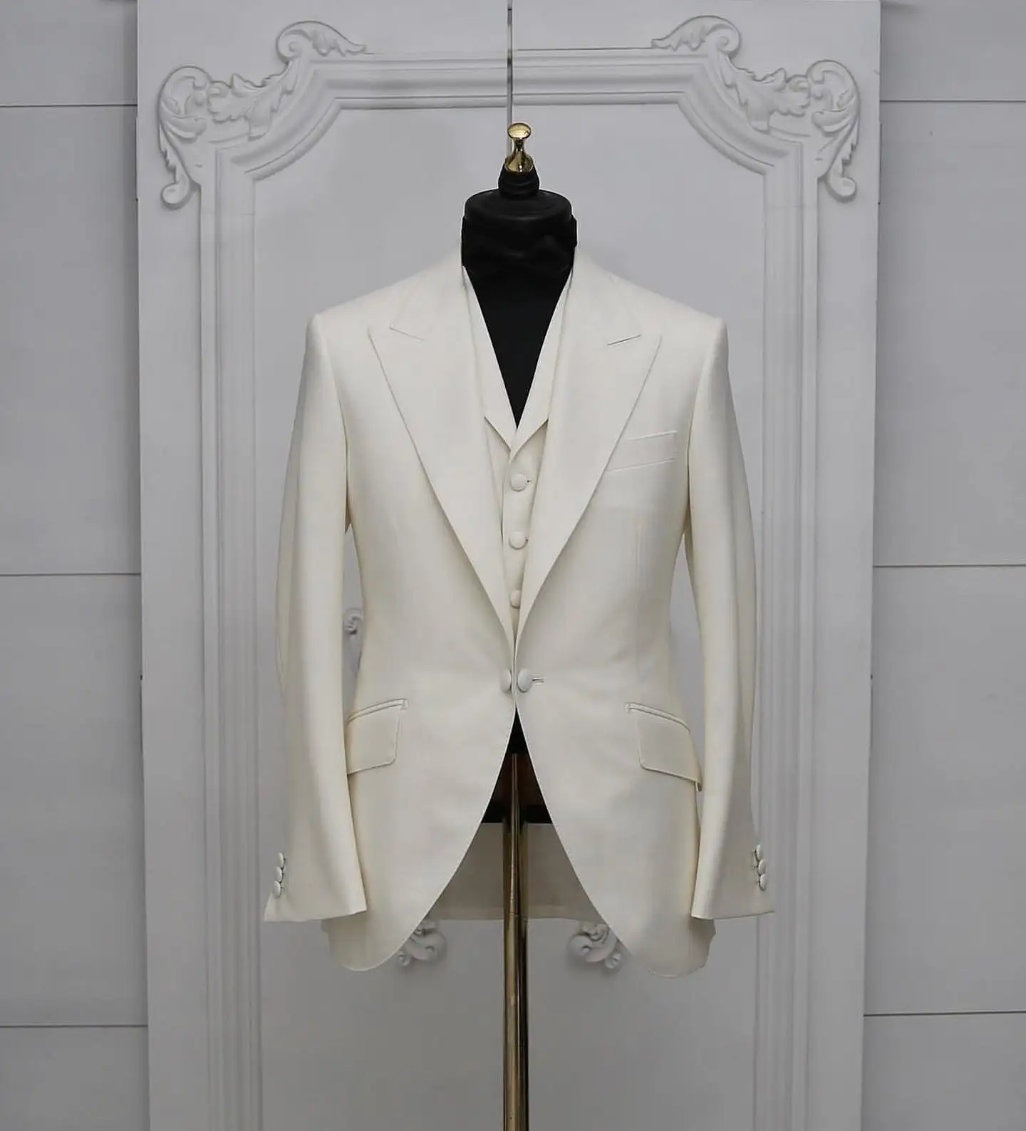 British Men Wedding Suits Peaked Lapel Single Breasted Tuxedo Groom Wear 2 Pcs Jacket Pants Business Evening Party Customized