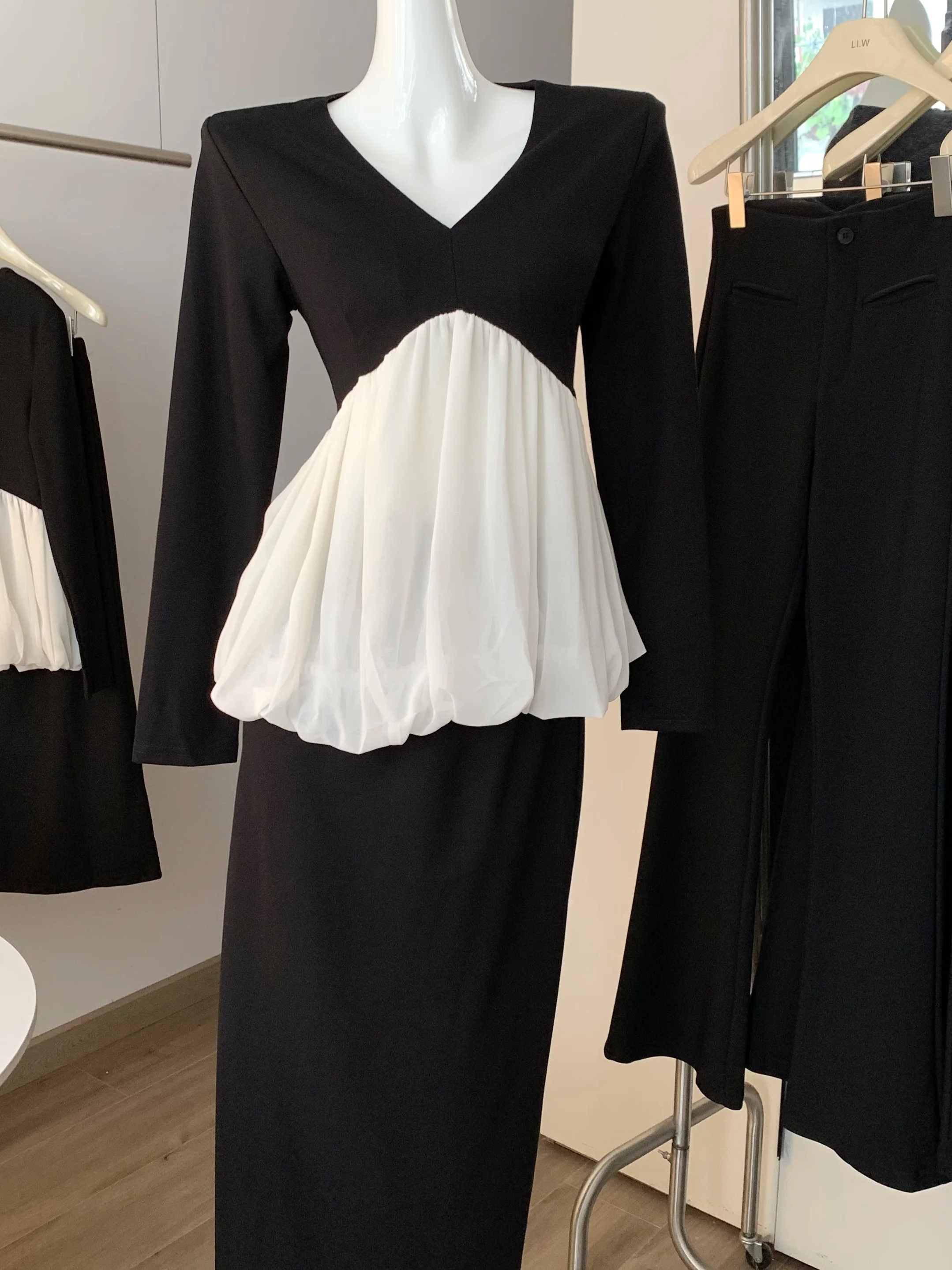 

Ранняя осень, Новое поступление, утягивающая юбка с высокой талией, комплект из двух предметов, длинный топ свекрового цвета, универсальный простой дизайн