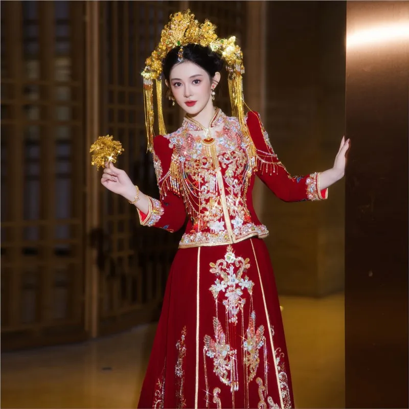 

Новое свадебное платье в китайском стиле с изображением дракона и феникса.