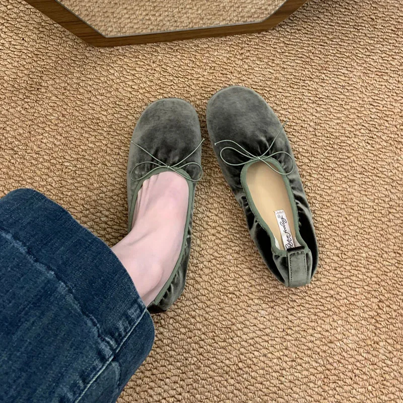 Modische, weiche Ballettschuhe aus Seide für Damen, neu im Frühjahr, lässige Slip-On-Schuhe mit Schleifenknoten für Damen. – Detail 9